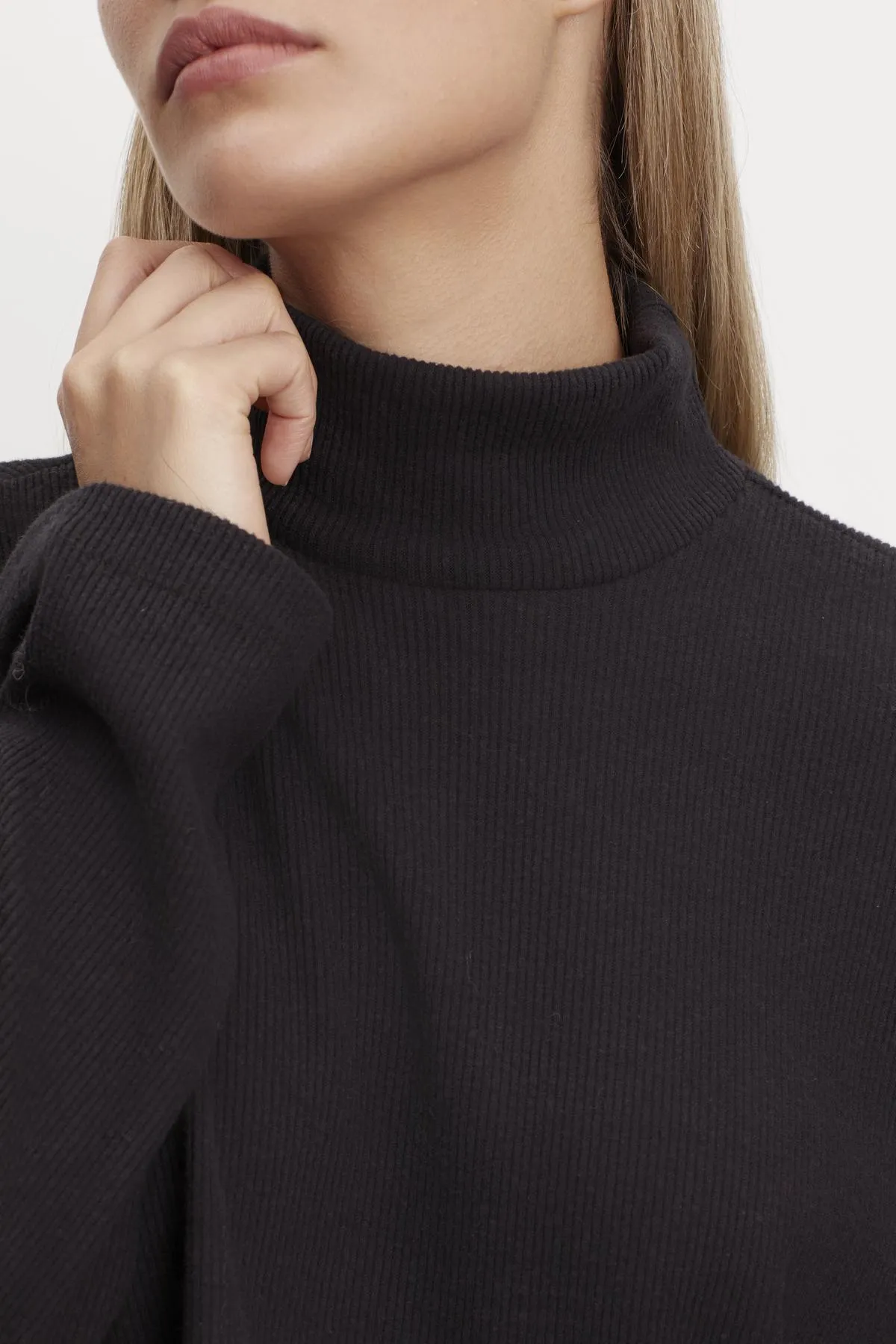 ALEC BRUSHED RIB MOCK NECK TOP